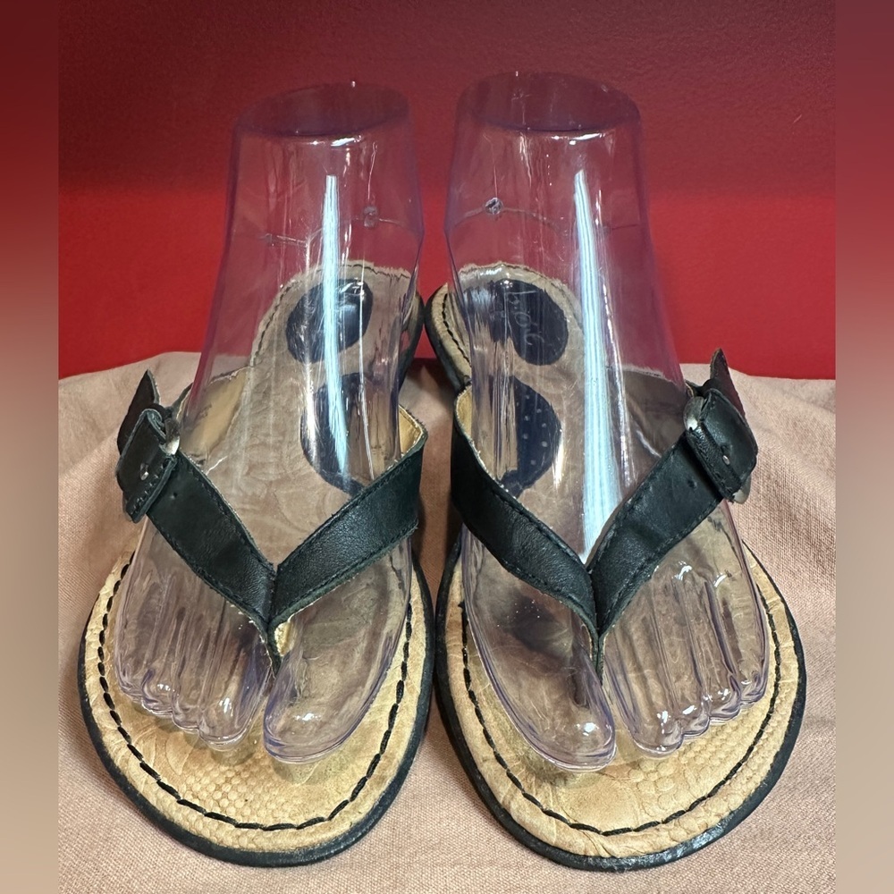 b.o.c. By Born Black Thong Sandals Silver Tone Adjustable Buckle Women’s Size 8 - Picture 1 of 16